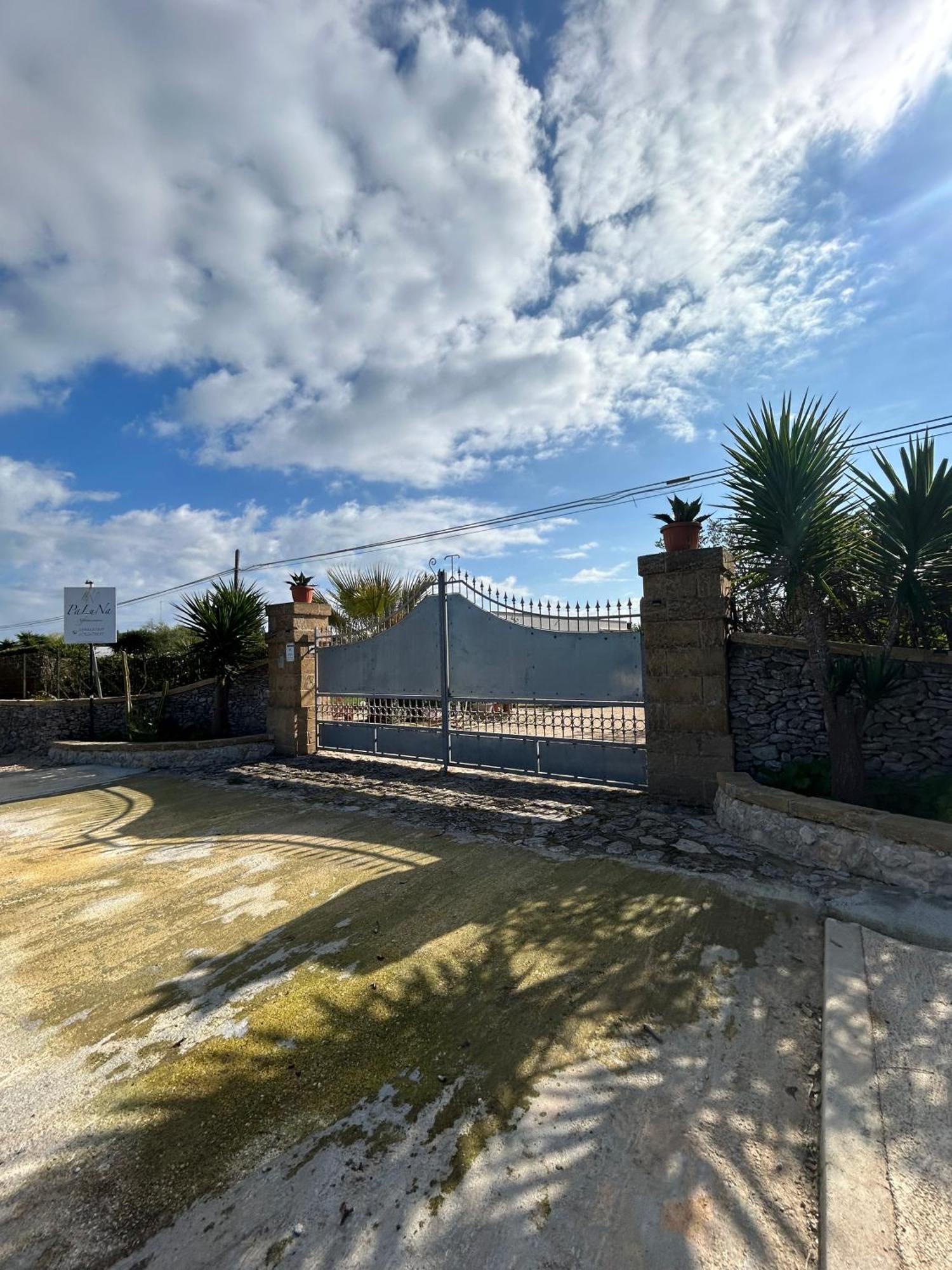 Paluna Otranto Buitenkant foto